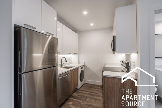 Primary Photo - 941 W Carmen Ave