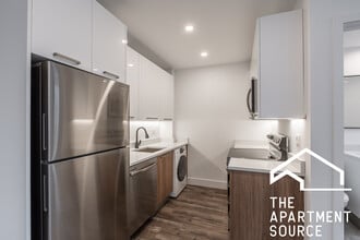 Building Photo - 941 W Carmen Ave