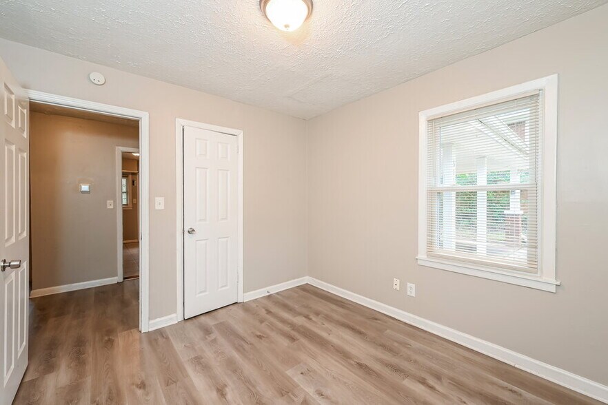 Building Photo - 3135 Robin Rd