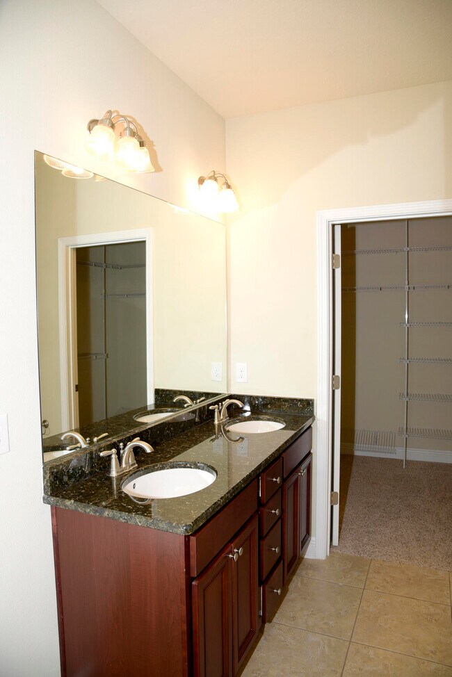 Building Photo - 289 Dickens Dr