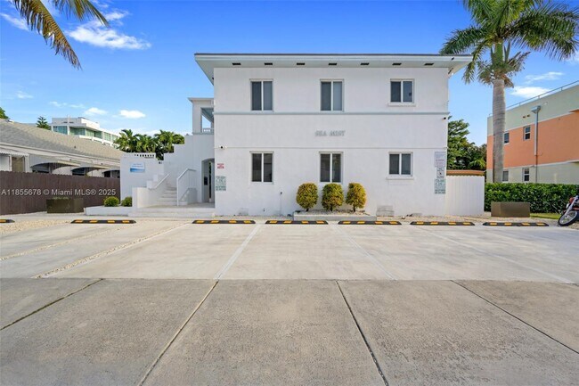 Building Photo - 550 NE 82nd Terrace
