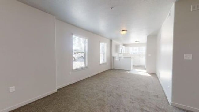 Building Photo - 2 BED 1 BATH CONDO ON THE GROUND FLOOR