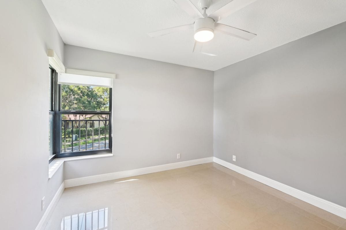 Building Photo - 2613 Carambola Cir N