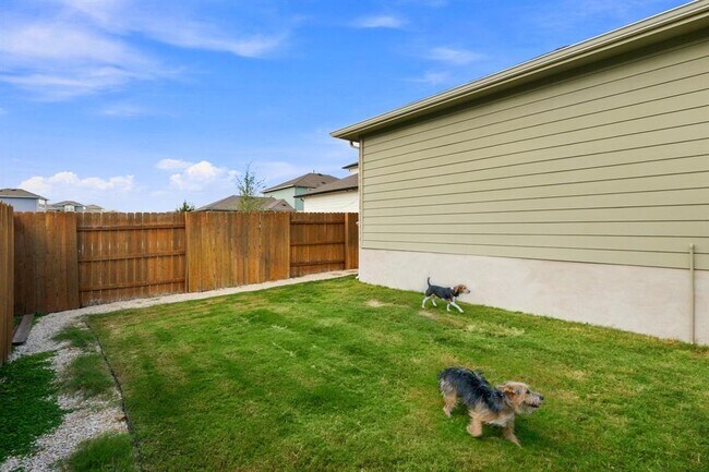 Building Photo - 9207 Looksee Ln