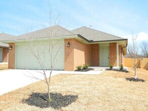 Building Photo - 4 Bedroom, 2 Bathroom Home In Mid West City/ Del City School District.