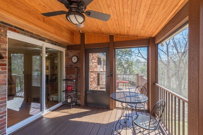 Building Photo - Shy's Hill Road Rental