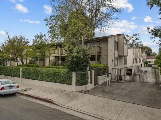 Building Photo - 18433 Hatteras St