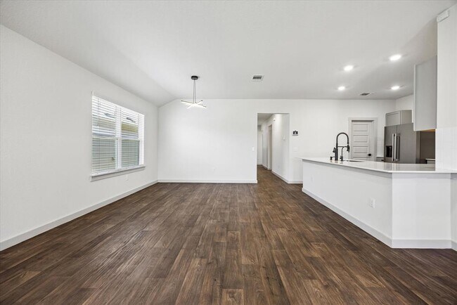 Building Photo - 105 Krause Spgs Dr