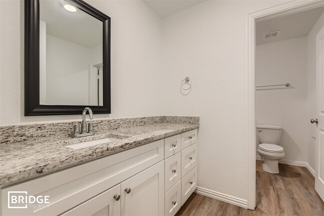 Building Photo - 5501 Wynwood Dr