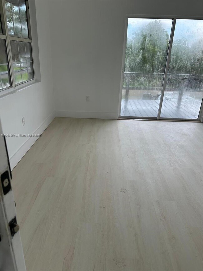 Building Photo - 420 Burning Tree Ln