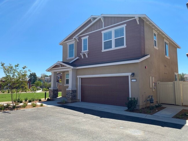 Primary Photo - BRAND NEW HOME AVAILABLE FOR LEASE IN TEME...