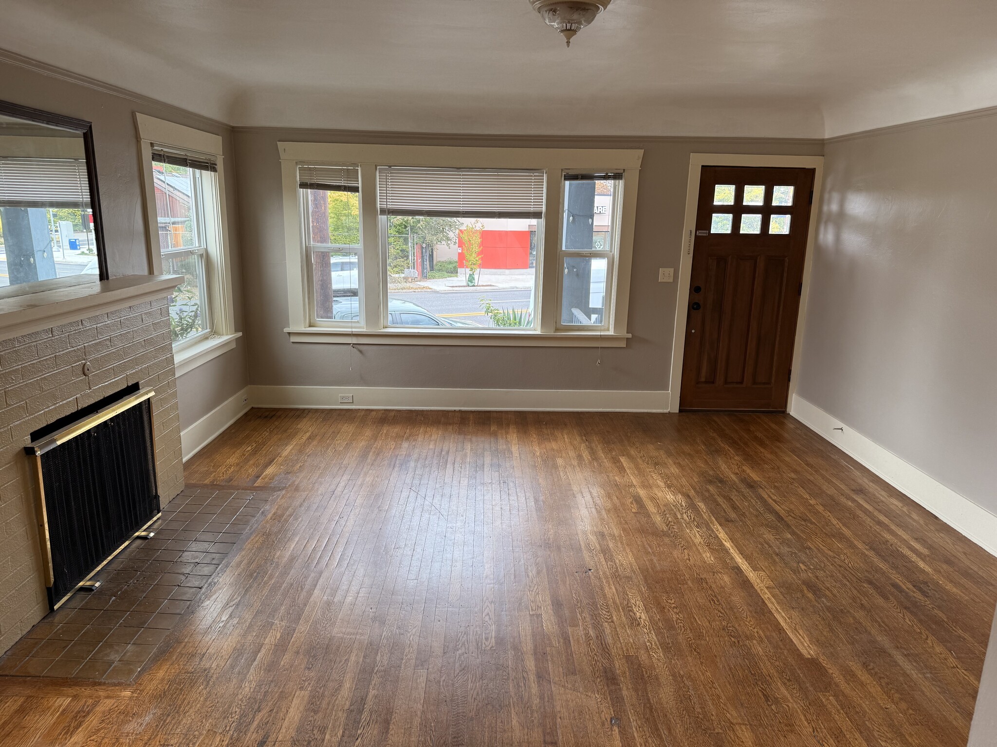 Living Room - 6624 NE Sandy Blvd