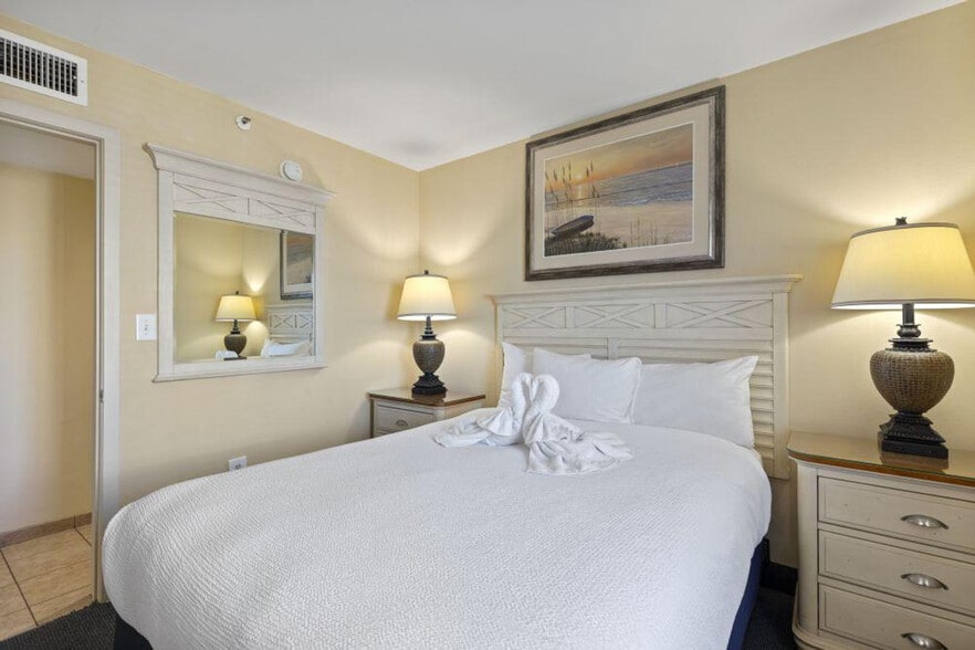 Building Photo - 3548 Alexandria Ave