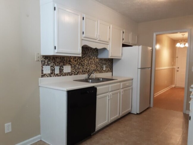 Building Photo - 870 Santiato Dr