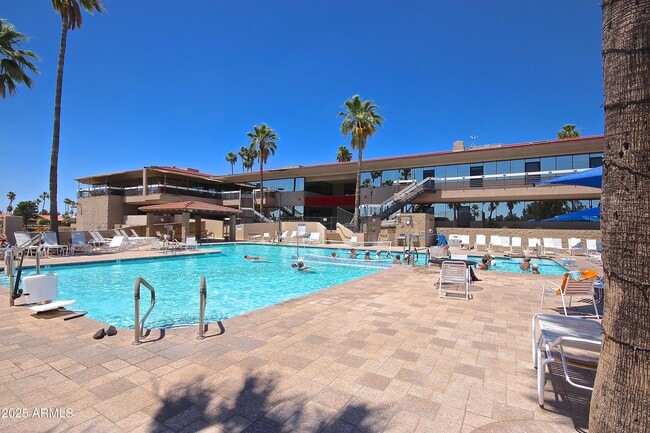 Building Photo - 1702 E Palm Beach Dr