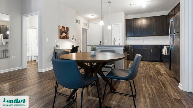 Building Photo - 915 Brentmoor Dr