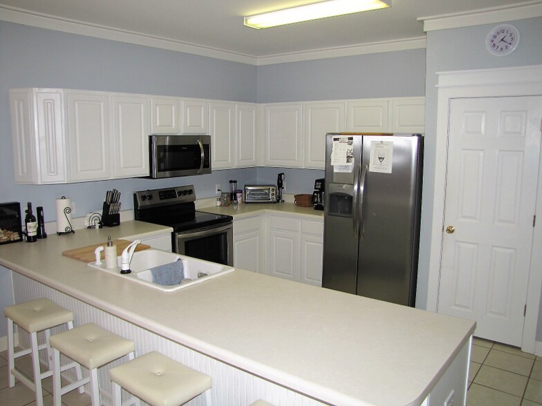 Building Photo - 350 Tradewinds Dr