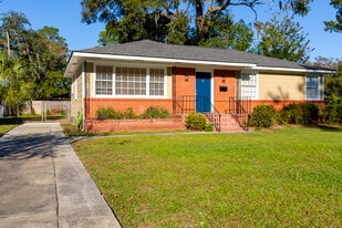 Building Photo - 1532 E 53rd St