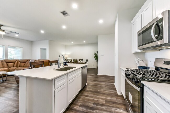 Building Photo - 3041 Emerald Ocean Dr
