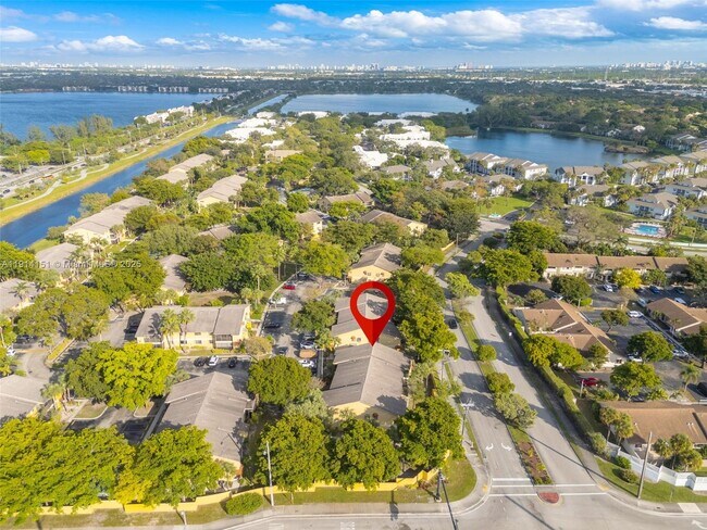 Building Photo - 3065 N Oakland Forest Dr