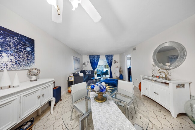 Building Photo - 19051 NE 2nd Ave