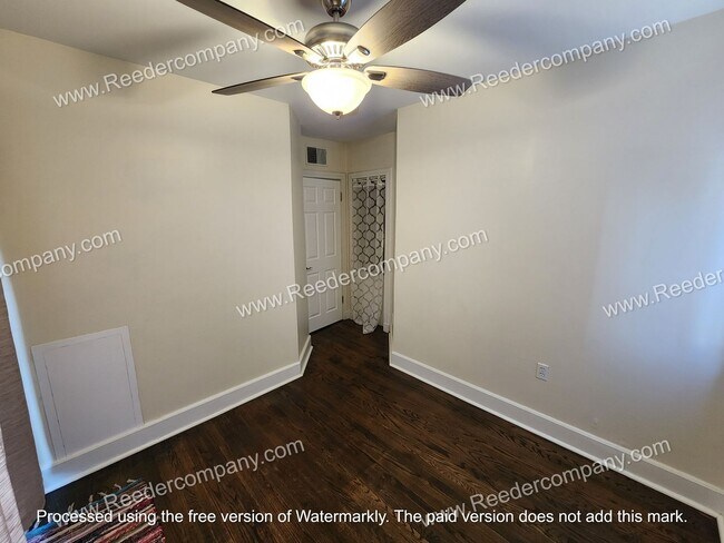 Building Photo - 3 bedroom 1 bathroom house in Munster with 2.5 car garage!