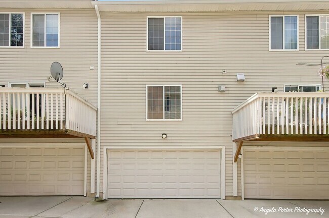 Building Photo - 259 W Whispering Oaks Ln