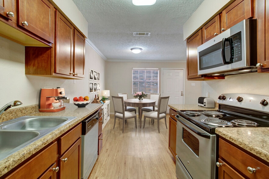 Primary Photo - Autumn Chase Apartments