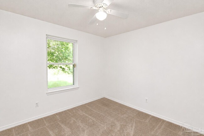 Building Photo - 10609 Creek Ridge Dr