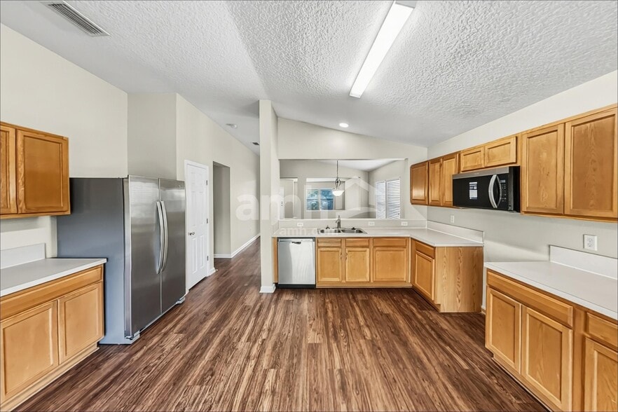 Building Photo - 422 Bostwick Cir