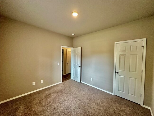 Building Photo - 433 North Drewrys Bluff Drive