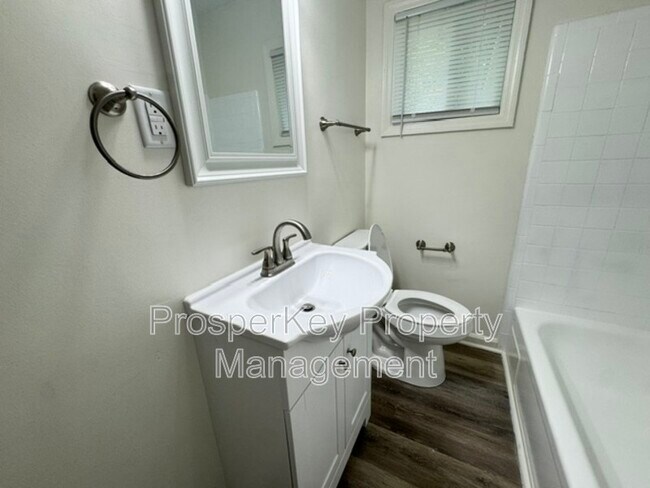 Building Photo - 1526 Barcelona Dr