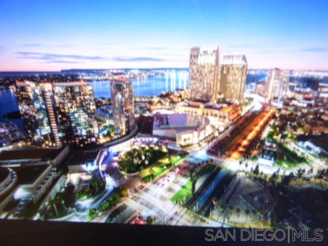 Primary Photo - 100 W Harbor Dr