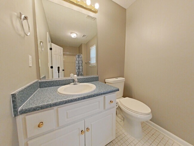 Building Photo - 304 Farmington Dr