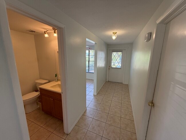 Building Photo - 1211 4th St W