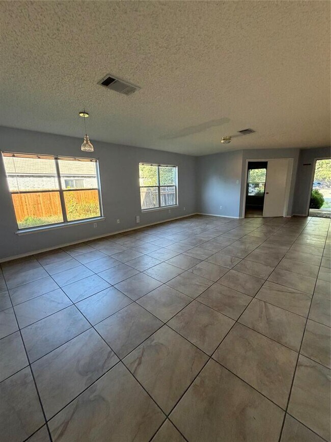 Building Photo - 3207 Settlement Dr