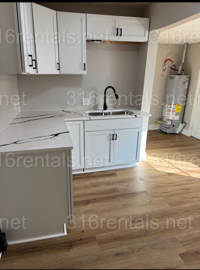 Building Photo - Recently Remodeled 3 Bedroom Home