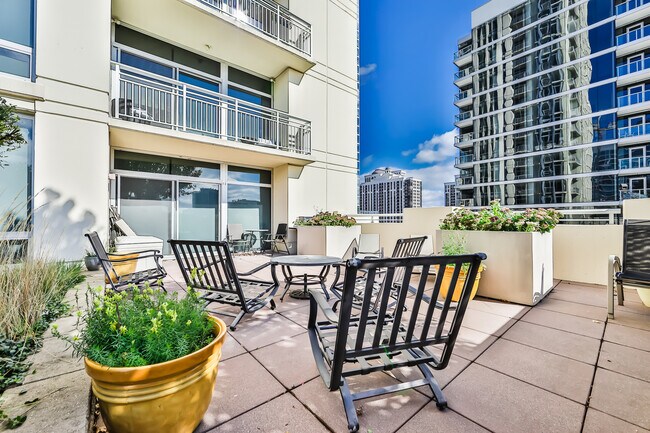 Building Photo - 1400 S Michigan Ave