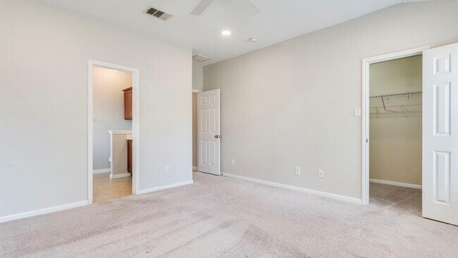 Building Photo - 141 Linden Ln