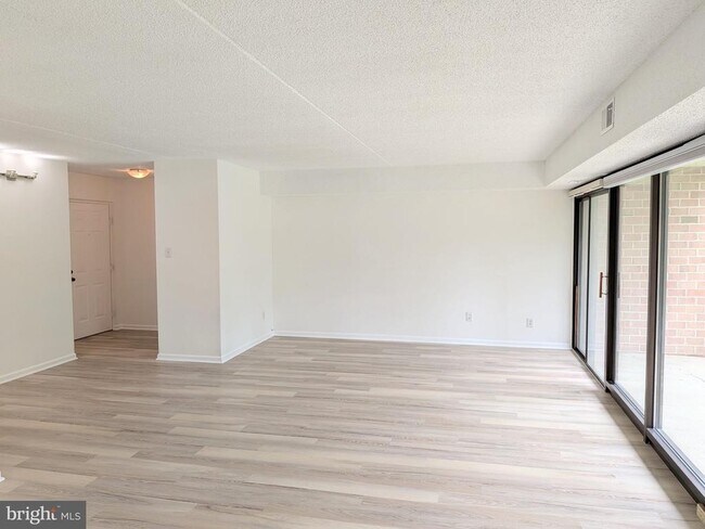 Building Photo - 34 Hermitage Dr