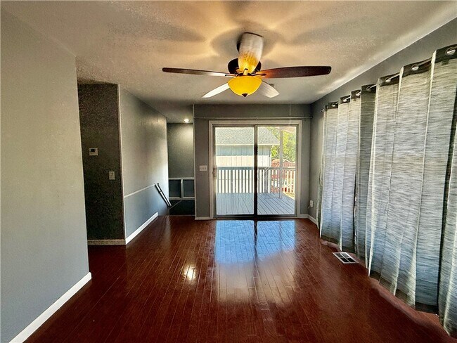 Building Photo - 20 Annette Ln