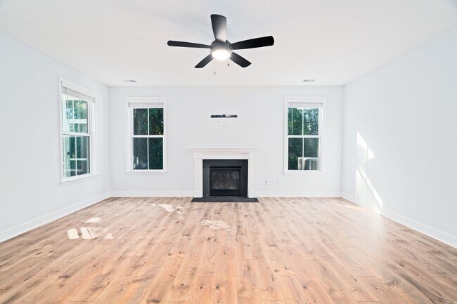 Building Photo - Spacious Lowcountry Retreat in Moncks Corner