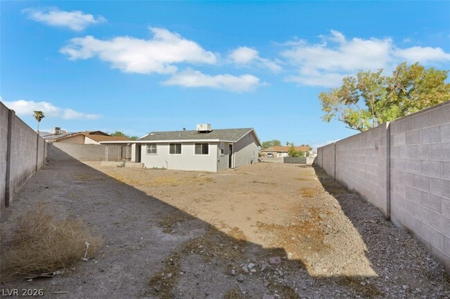 Building Photo - 932 N Major Ave