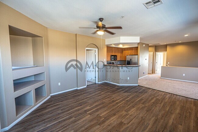 Building Photo - 705 W Queen Creek Rd