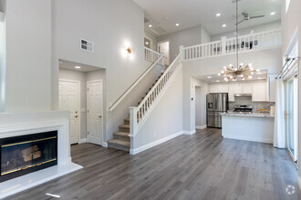 Building Photo - 15 Paisan Ct