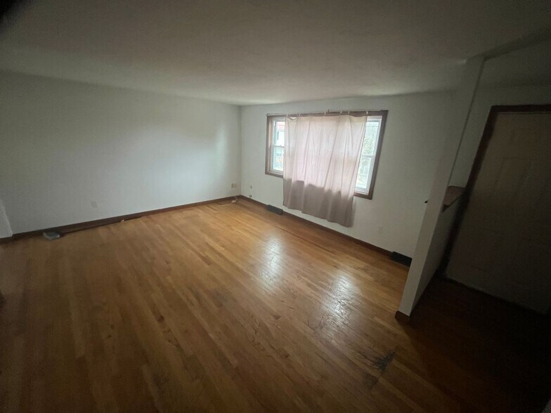 Building Photo - 31 Bossi Ave