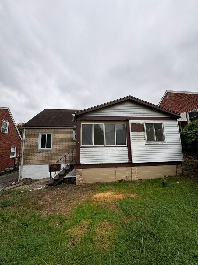Building Photo - 1304 Decker Ave
