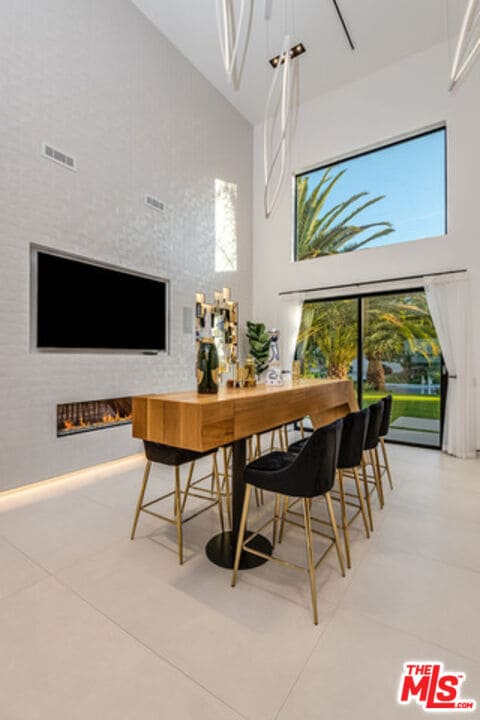 Building Photo - 25879 Chalmers Pl