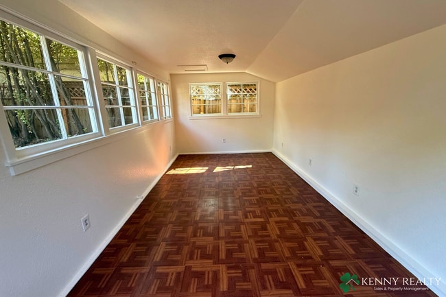Building Photo - Charming 1 Bedroom Home with Private Yard in Pacifica
