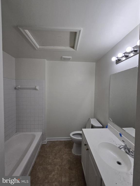 Building Photo - 14134 Darkwood Cir